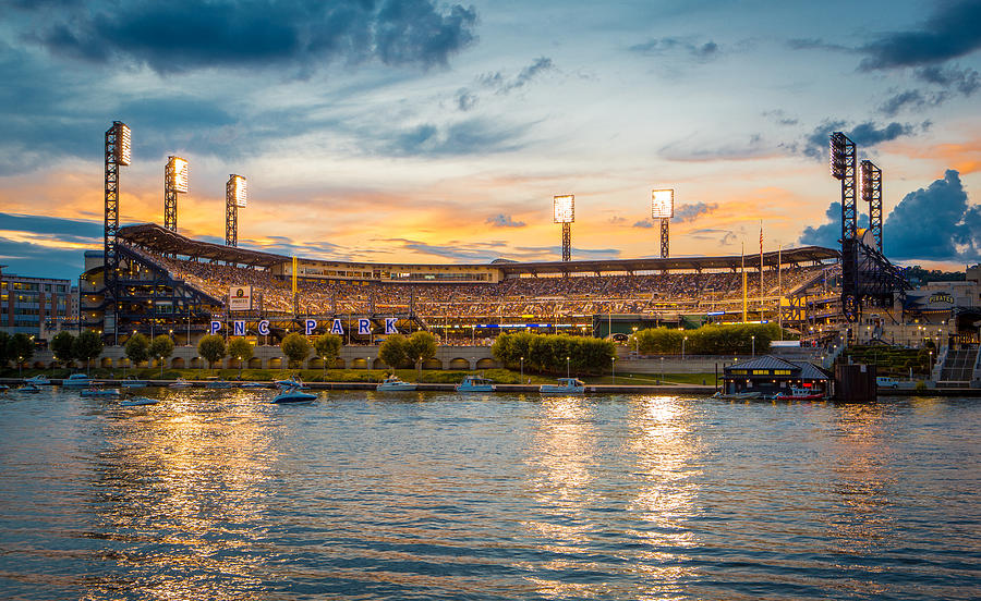 Pittsburgh's PNC Park with Tampa's Skyline. : r/baseball